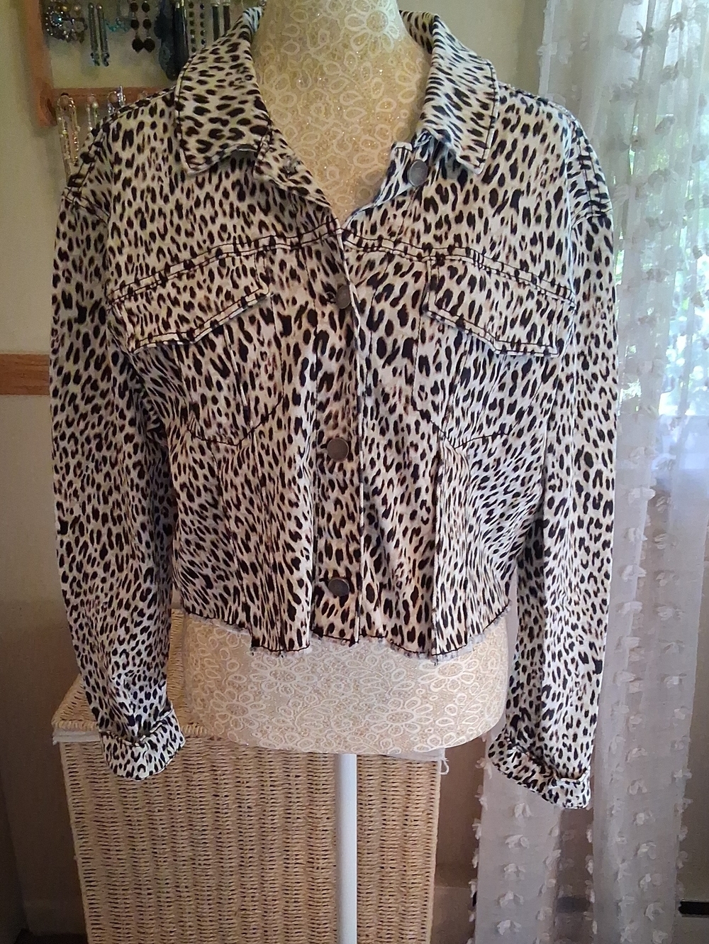 Candie's Animal Print Cropped Jacket. Size L